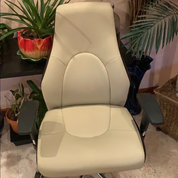 Office chairs - Picture 1 of 2